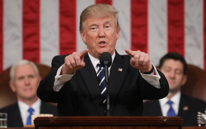 Tổng thống Donald Trump phát biểu trước Quốc hội Mỹ hôm 1/3. (Ảnh: Reuters)