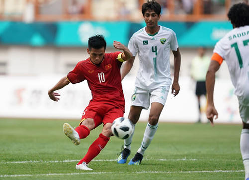 Văn Quyết nâng tỷ số lên 2-0 cho đội tuyển Việt Nam.Ảnh Reuters.