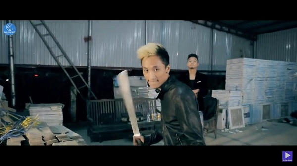 Minh Hiển đóng vai hành động trong MV của nam ca sĩ Du Thiên.