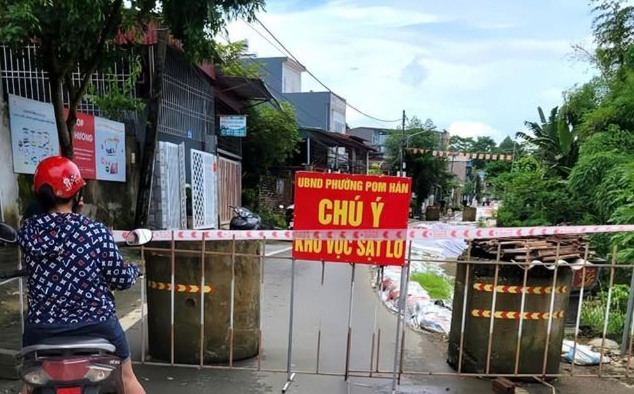 Khu vực sạt lở được phong tỏa.