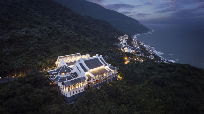 Đó cũng là minh chứng cho cách làm du lịch chuyên nghiệp, có tâm và có tầm của Sun Group, khi luôn nỗ lực không ngừng nghỉ trong công cuộc kiến tạo các công trình đẳng cấp quốc tế với triết lý cân bằng giữa phát triển với bảo tồn, tôn trọng các giá trị thiên nhiên và con người, để liên tục mang tới những trải nghiệm nghỉ dưỡng và thư giãn đẳng cấp, nâng cao giá trị điểm đến và đưa du lịch Việt tỏa sáng trên bản đồ du lịch cao cấp của thế giới.