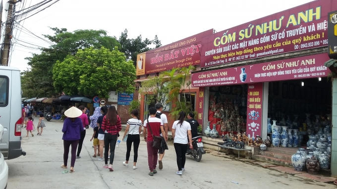 Các đoàn khách du lịch trong dịp nghỉ lễ 2/9 này khi đến Bát Tràng sẽ được hướng dẫn tham quan các lò, xưởng làm gốm và tìm hiểu quy trình làm ra một sản phẩm gốm sứ.