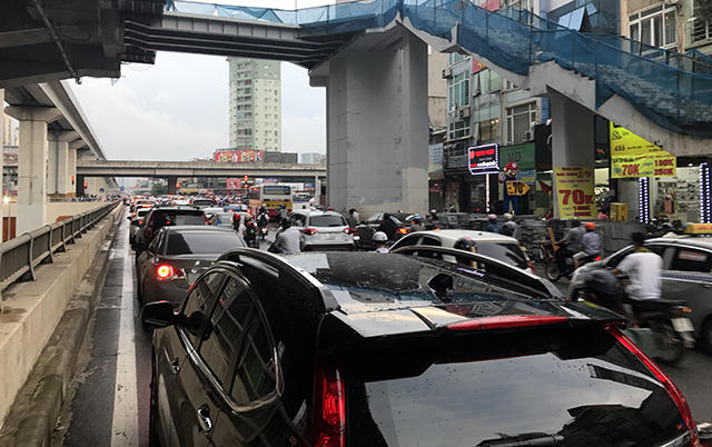 Đường Nguyễn Trãi cũng bị ùn ứ cục bộ trong chiều nay