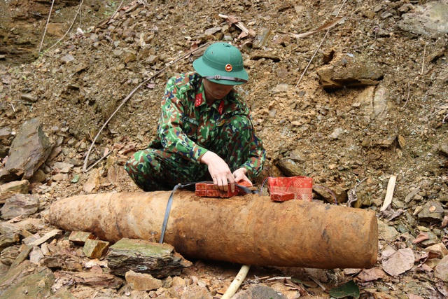 Quả bom nặng tới 115 kg còn nguyên kíp nổ