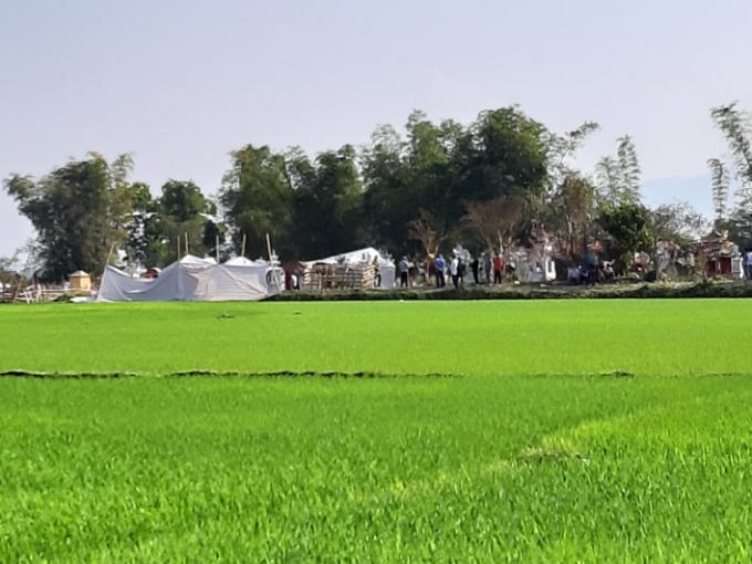 Khai quật, khám nghiệm lại tử thi nữ sinh Cao Thị Mỹ Duyên do quá trình điều tra, lấy lời khai của 2 đối tượng Vương Văn Hùng và Bùi Văn Công mâu thuẫn.