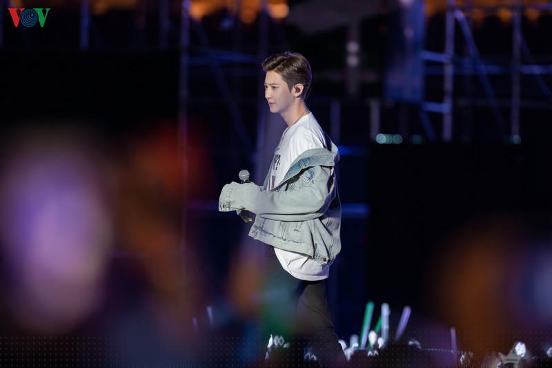 exo chanyeol doi non la, sehun chia se rat nho viet nam tai k-pop super concert hinh 18