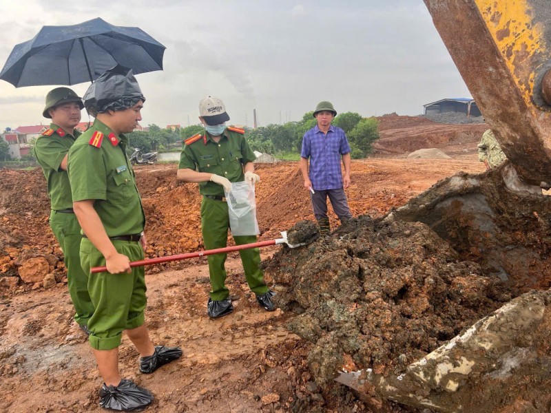 tiến hành khai quật các địa điểm Công ty TNHH Tân Thuận Phong chôn lấp chất thải trái phép.