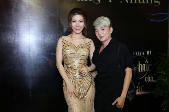 Ca sĩ Vũ Hà đến từ rất sớm để ủng hộ cô em gái ra mắt MV mới