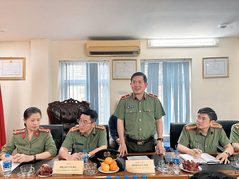 Thiếu tướng Đinh Văn Nơi, Cục trưởng Cục An ninh chính trị nội bộ phát biểu tại buổi lễ.