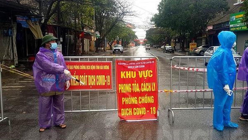 Sau Tết Nguyên đán, số lượng công nhân đi làm lại tại huyện Cẩm Giàng tương đối đông và khá phức tạp cho công tác phòng chống dịch COVID-19.