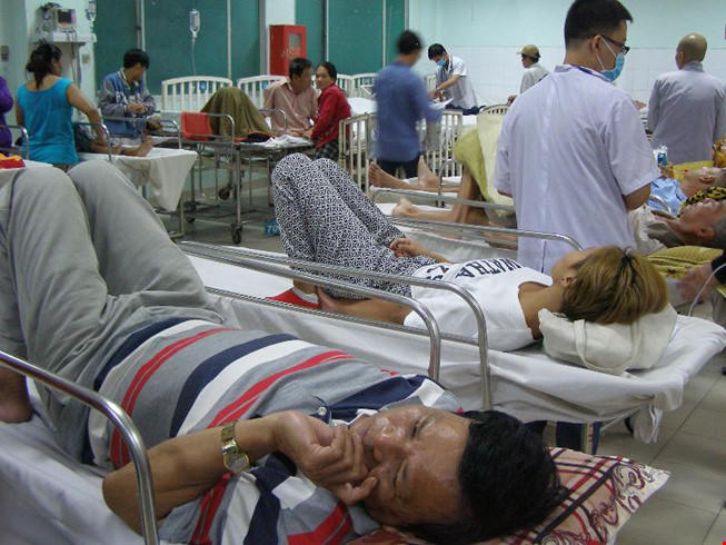 Những c&acirc;u chuyện buồn ghi từ ph&ograve;ng cấp cứu