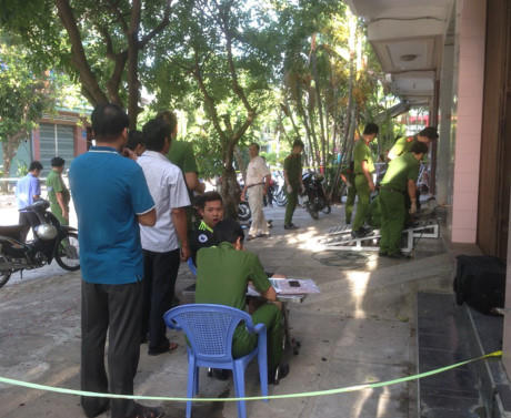 Công an phong tỏa hiện trường điều tra vụ nổ mìn. (Ảnh: báo Pháp luật TP HCM)