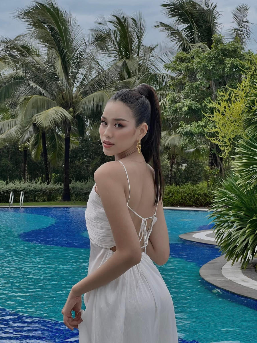 Hoa hậu Đỗ Thị Hà ‘biến hóa’ với tóc: Xoăn đuôi nhẹ vẫn là ‘chân ái’ ảnh 5