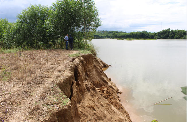 Tình trạng sạt lở chưa có dấu hiệu dừng lại mà còn xẩy ra nghiêm trọng hơn.