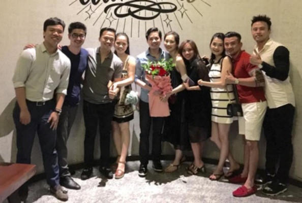 Hoa hậu Thu Thảo bên người yêu và bạn bè thân thiết của mình trong sinh nhật lần thứ 25, được tổ chức tại Nha Trang. Ảnh: internet.