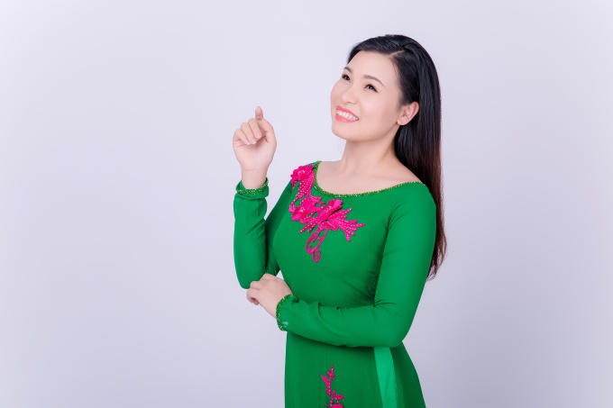 Ca sĩ B&ugrave;i Th&uacute;y ra MV k&ecirc;u gọi ủng hộ đồng b&agrave;o miền Trung