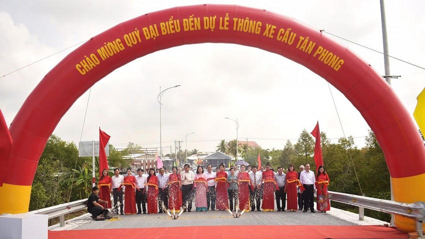 Nghi thức thông xe cầu Tân Phong