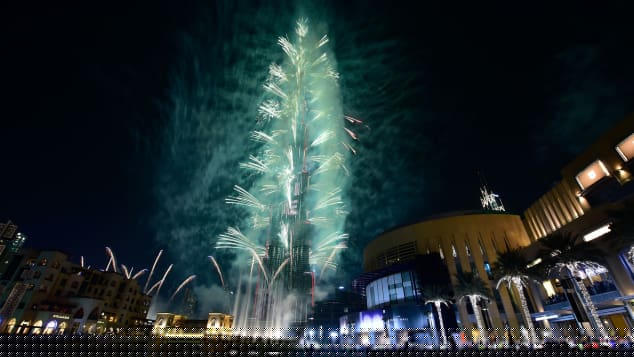 Tháp Khalifa ở Dubai của UAE chắc chắn không nằm ngoài danh sách này. Năm 2019, tòa nhà giữ kỷ lục cao nhất thế giới này là điểm tập trung đông người nhất nhì thế giới để đón năm mới với màn trình diễn pháo hoa độc đáo.