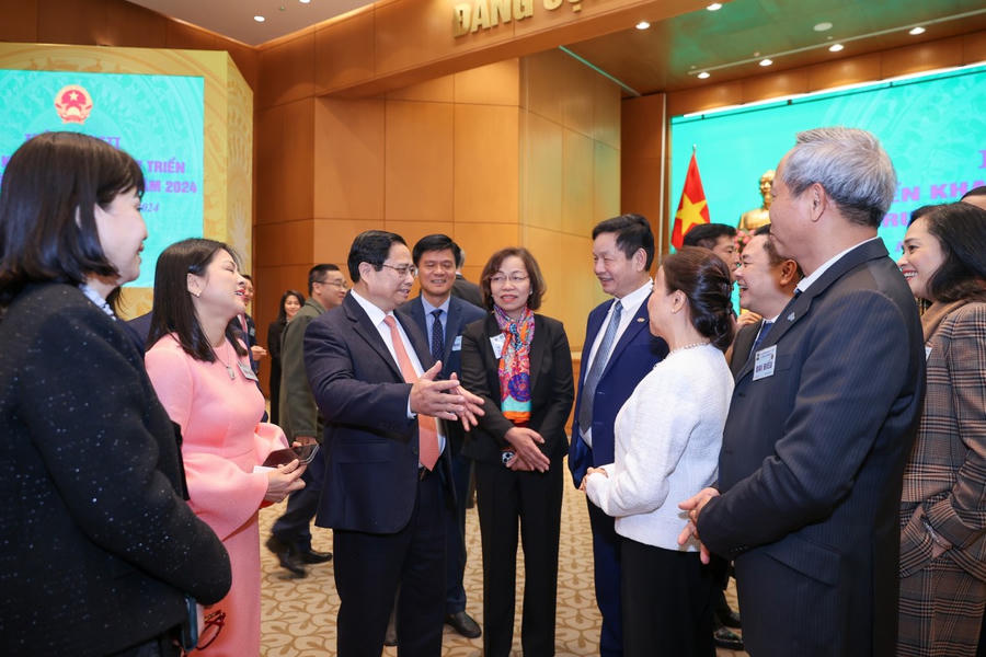 TTCK có vai trò là "hàn thử biểu" của nền kinh tế.