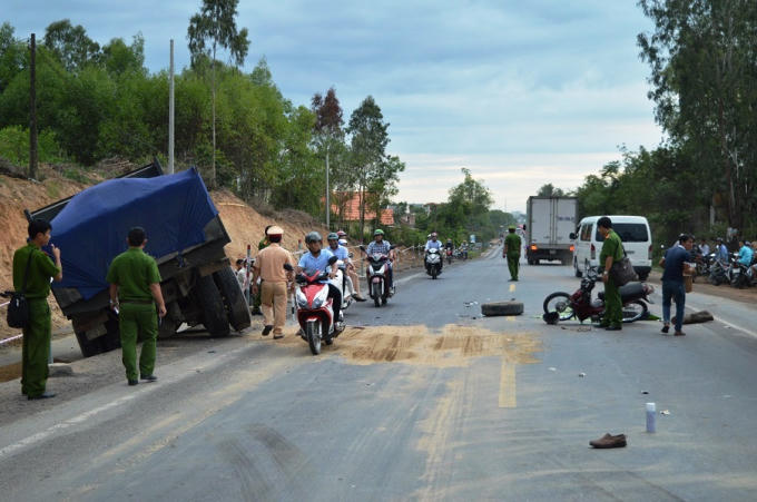 Hiện trường vụ tai nạn. Ảnh: CA Bình Sơn.
