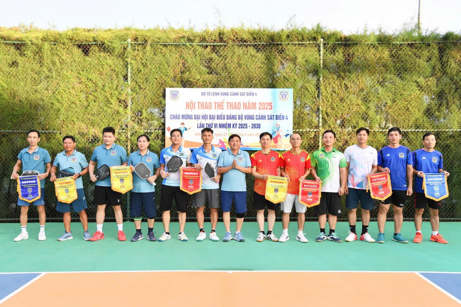 Sôi nổi Hội thao thể thao chào mừng Đại hội Đại biểu Đảng bộ Vùng Cảnh sát biển 4.