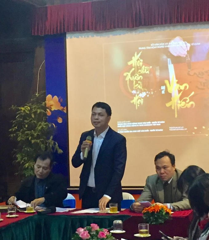 Ông Lê Xuân Kiêu, Giám đốc Trung tâm hoạt động Văn hóa khoa học Văn Miếu - Quốc Tử Giám phát biểu tại họp báo