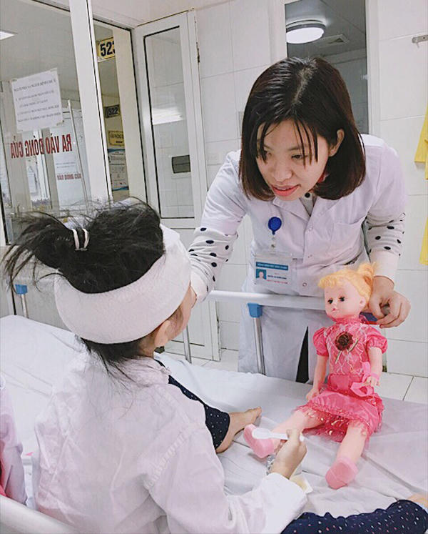Nam Định: Bé gái 6 tuổi bị chó nhà nuôi cắn nát mặt