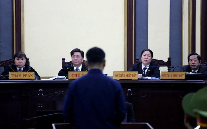 Phiên xét xử sáng 13.1