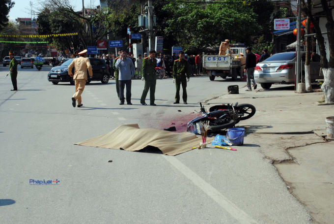 Hiện trường vụ tai nạn xảy ra tại Cầu Trắng. (ảnh: Hoàng Tuyến)
