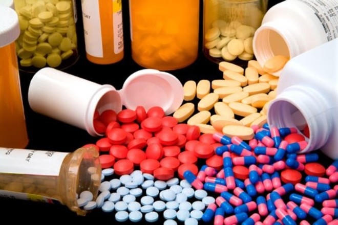 Người bệnh luôn lo ngại giá thuốc sẽ tăng cao trong dịp Tết.