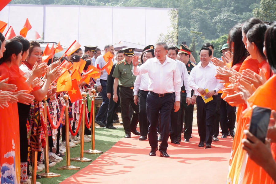 Tổng Bí thư dự Lễ khởi công Trường Phổ thông nội trú liên cấp Na Ngoi (Nghệ An).