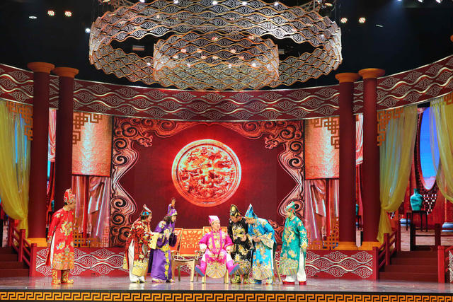 Ghế là thứ tồn tại duy nhất, những thứ khác có hay không thì không quan trọng