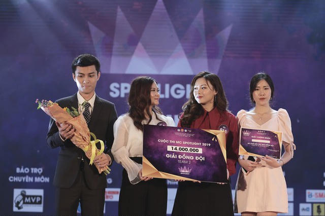 Giải đồng đội- cuộc thi MC Spotlight