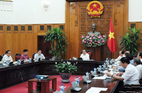 Thủ tướng Nguyễn Xuân Phúc làm việc với Tổ tư vấn kinh tế ngày 29/7.
