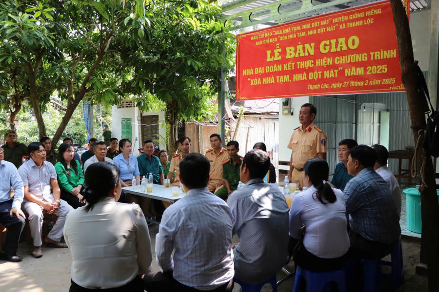 Toàn cảnh lễ bàn giao nhà