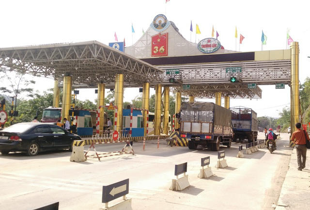 Trạm thu phí BOT Quốc lộ 6 Hòa Bình (Ảnh: Đàm Quang).
