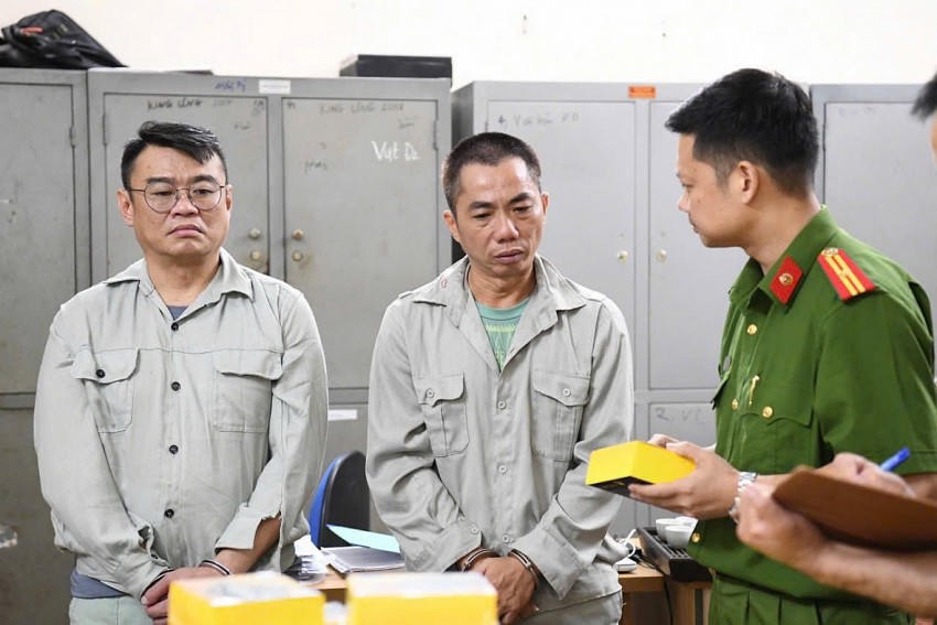 Hai người chủ mưu cầm đầu.