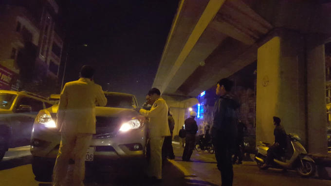 Xe bán tải của anh Tùng tại hiện trường.