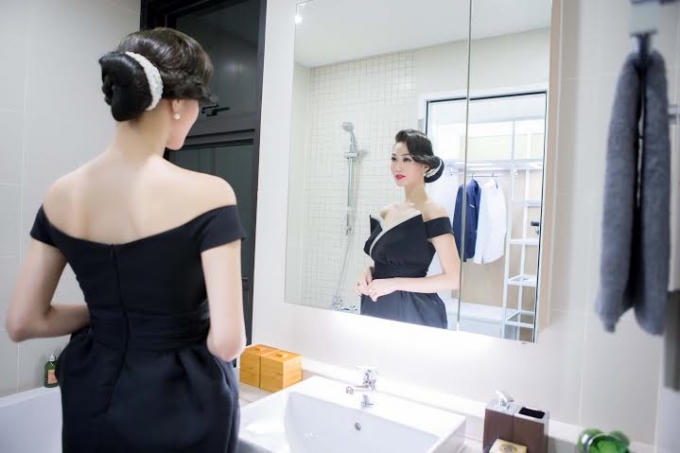 Trang phục này tô điểm thêm vẻ đẹp quý phái của Khánh My