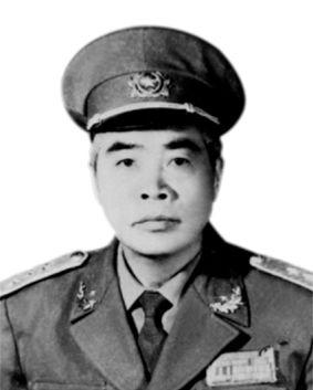 Ông Đàm Quang Trung từng là một chính khách và từng giữ chức Phó Chủ tịch Hội đồng Nhà nước nước Cộng hòa Xã hội Chủ nghĩa Việt Nam, kiêm Chủ tịch Hội đồng Dân tộc từ 1987 đến 1992.