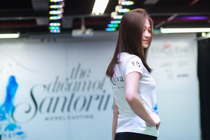 Nghề mẫu: Đằng sau những sải bước trên sàn catwalk