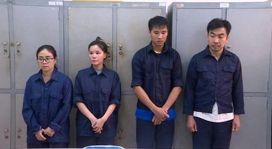 Công an TP.HCM bắt giữ 4 cán bộ hải quan ở Bình Phước vì nhận hối lộ 500 triệu đồng. (Ảnh: Công an cung cấp)
