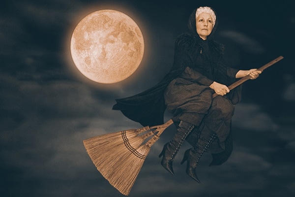 Người Na Uy có phong tục giấu chổi vào đêm Giáng sinh để tránh mụ phù thủy cưỡi chổi về nhà