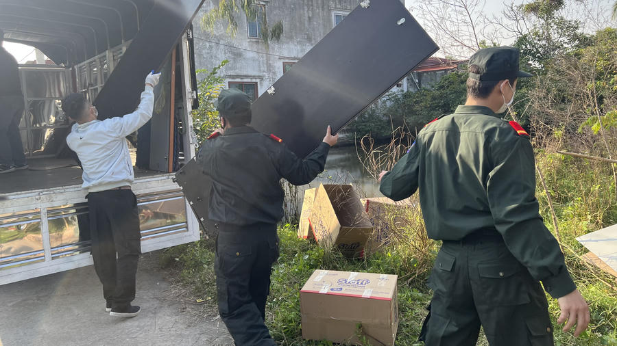 di chuyển tài sản của người phải thi hành án ra khỏi khu vực cưỡng chế đến địa điểm định sẵn