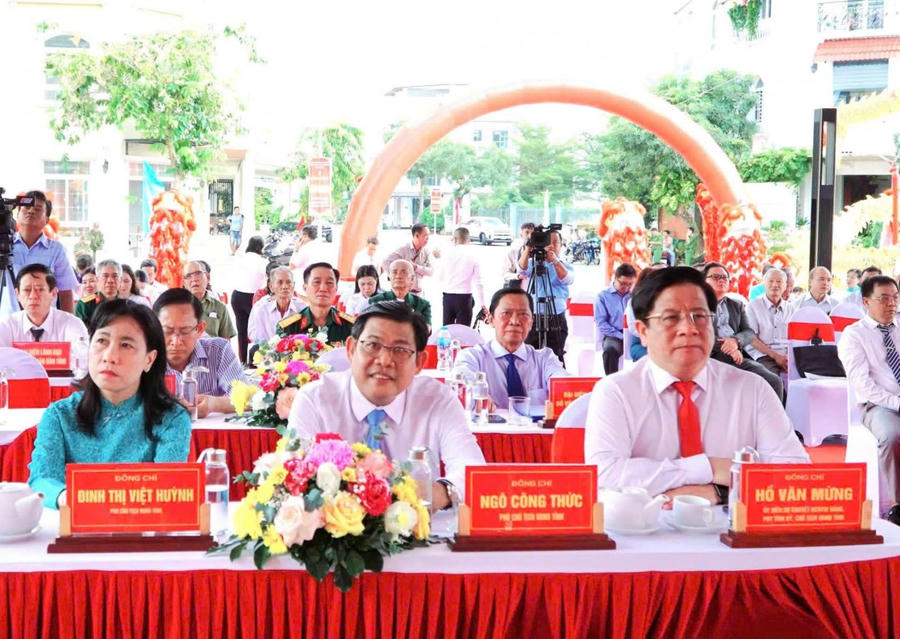 Lãnh đạo tỉnh, lãnh đạo các Sở, ngành tỉnh An Giang tham dự lễ khánh thành