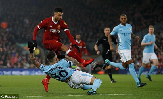 Liverpoor chấm dứt chuỗi bất bại của Man City. (Ảnh: Reuters)