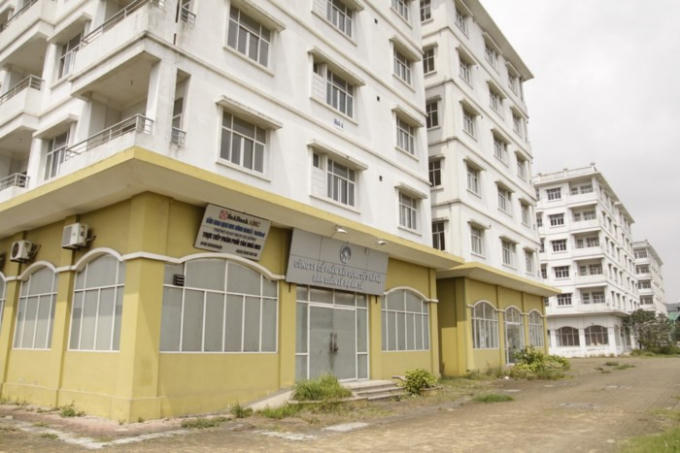Khung cảnh hoang tàn tại tòa nhà tái định cư tại KĐT Sài Đồng. (Ảnh: Kienthuc)