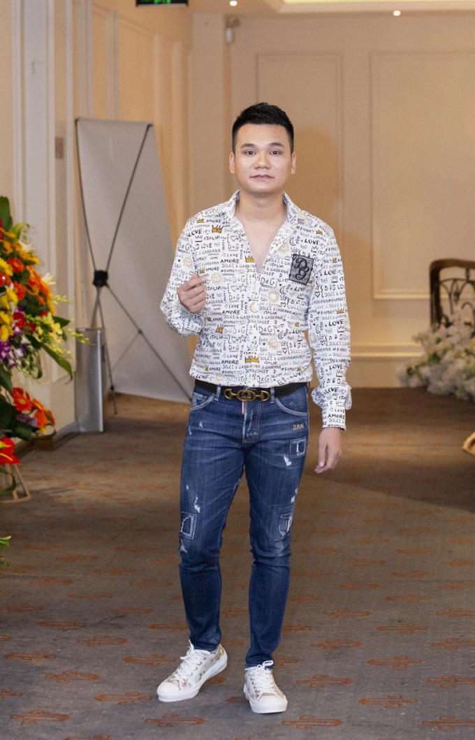 02. Ca si Khac Viet (4)