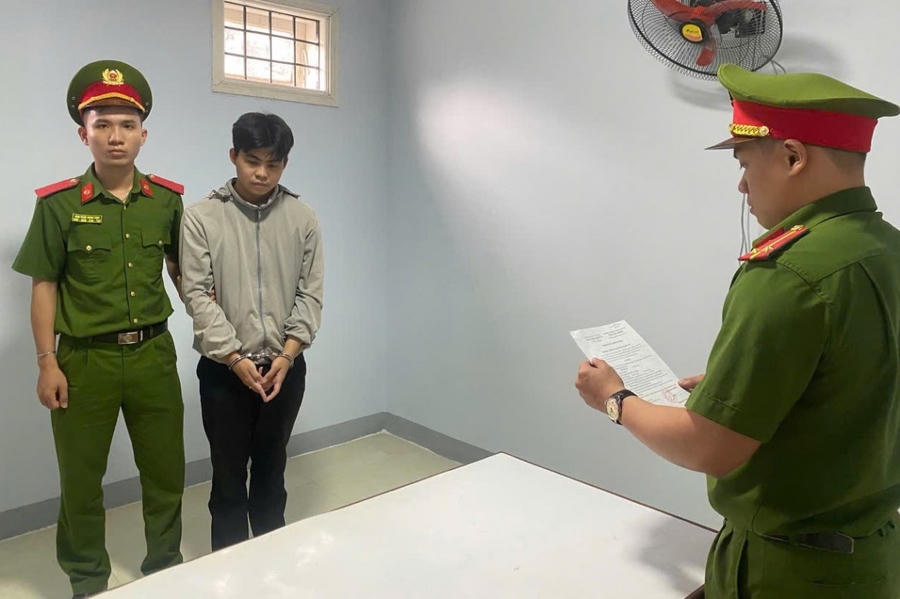 Đối tượng Nguyễn Tài tại cơ quan công an (Ảnh: Công an Đà Nẵng).