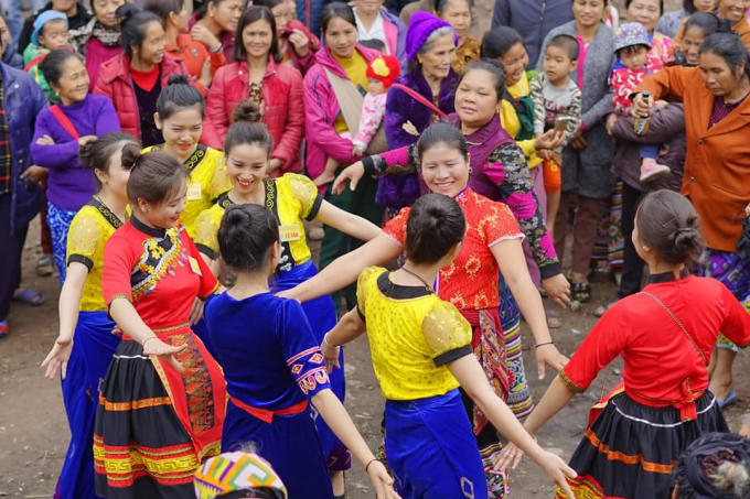 Nghệ An: H&agrave;ng vạn người n&ocirc; nức trẩy hội Đền Vạn - Cửa R&agrave;o